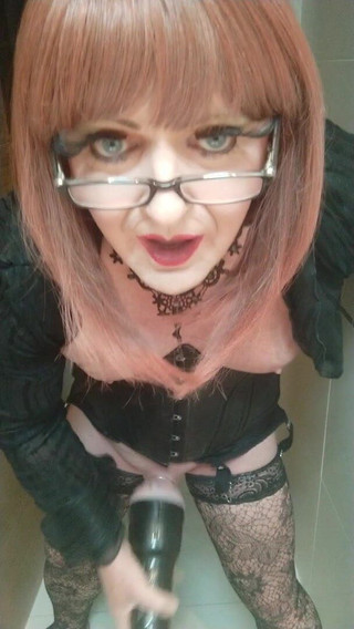 Emma Browne: Emma browne gioca con il suo cazzo