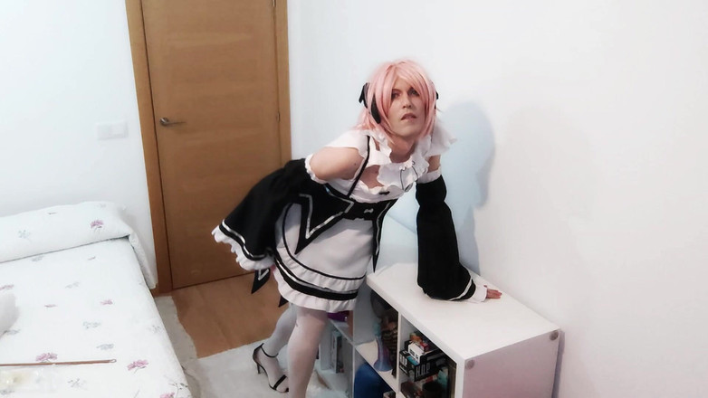 Leona Incubo: Pembantu rumah melancap untuk tuannya