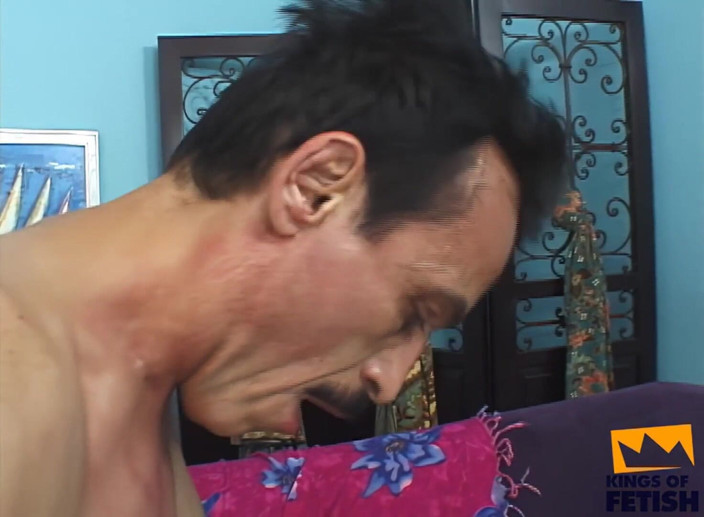 Kings Of Fetish: Vuile dwerg milf heeft een orgasme terwijl haar kutje diep...