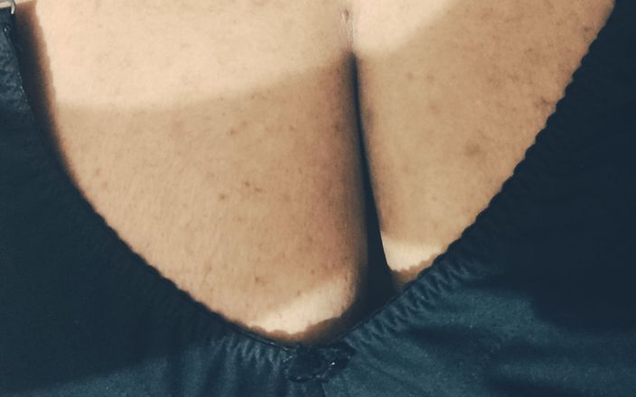 Sexy with huge boobs: Sexy enormes tetas