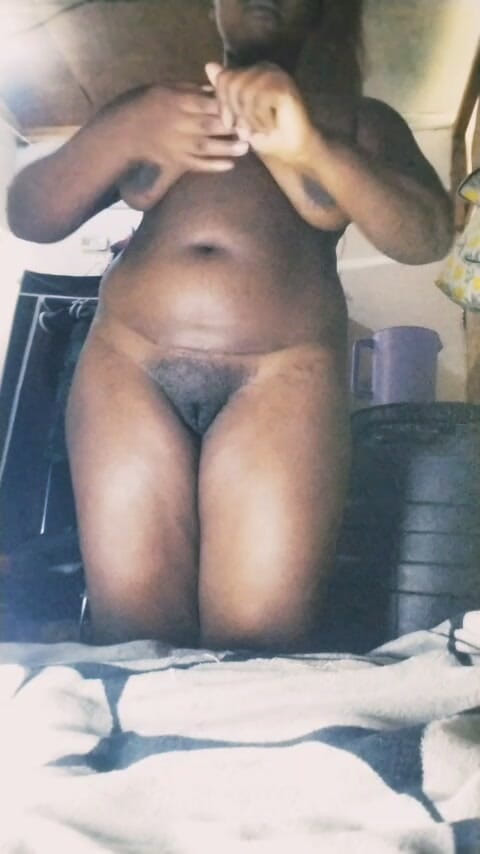 prinjema: Chubby Babe Oiling Her Curvy Body