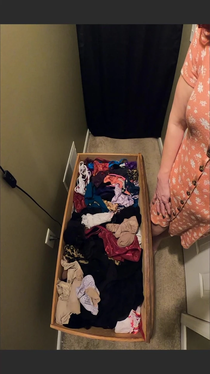 Elianna: You Can Look at Stepmama's Panties Forever - Custom