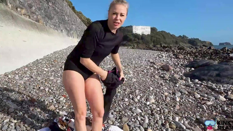 UKCuteGirl Lucy Lauren: Cagnatsuit ti beffeggia per averti congelato le palle