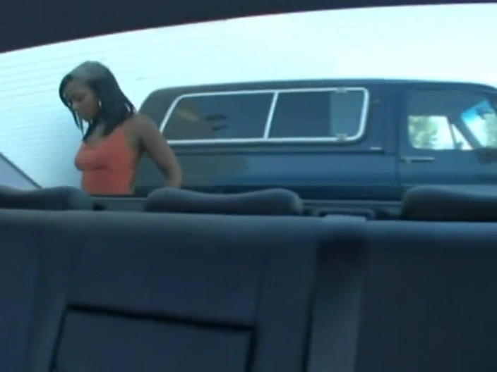 Just Great Ass: Negra puta com bunda grande cavalga um pau branco em...