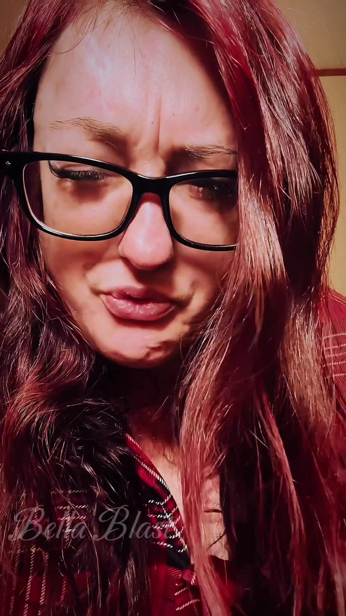 BellaBlast: Debaixo da garganta 2: uma devoção sinistra no pé na garganta...