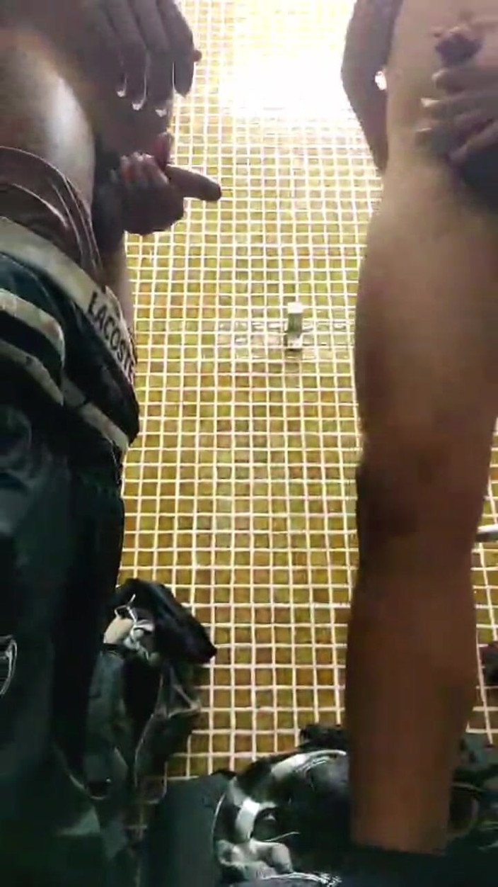 Marcosninfo: Ik heb lekker gezogen in het openbare toilet van het...