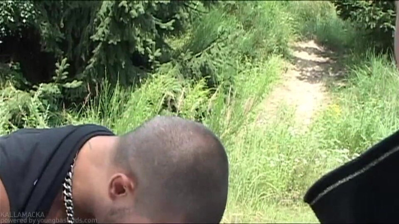 Young Bastards: Des baskets se font détruire des trous