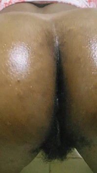 胖美女屁股女王狂野地炫耀巨大的屁股