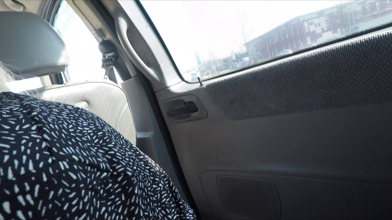 Miley Weasel: 热辣的金发女郎在洗车时被肛交！！