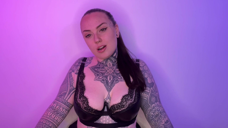 Miss Valentina: Introducere în Findom