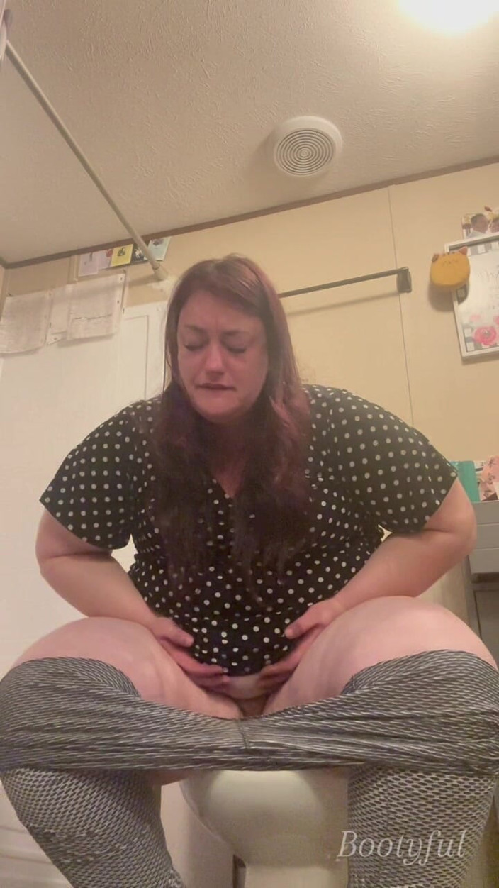 BellaBlast: PAWG BBW Clogs the Toilet Due to Holding Everything for...