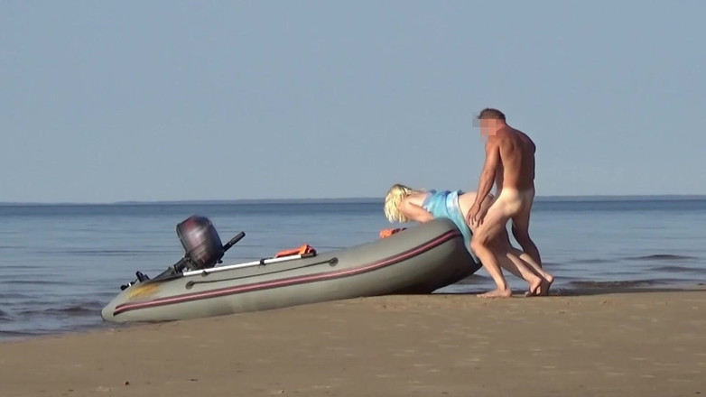 StrongSrg: Un barcaiolo ha dormito con una turista attraente