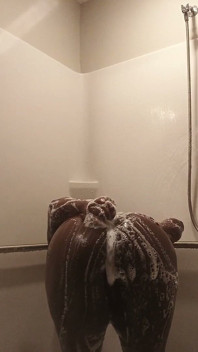 Namočená a kapající sprcha škádlení