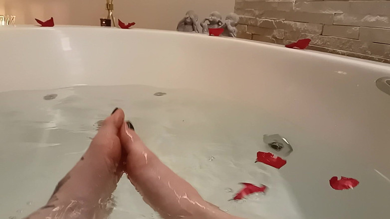 Mel Fire: Spa do pé com Rose Petal esmagando