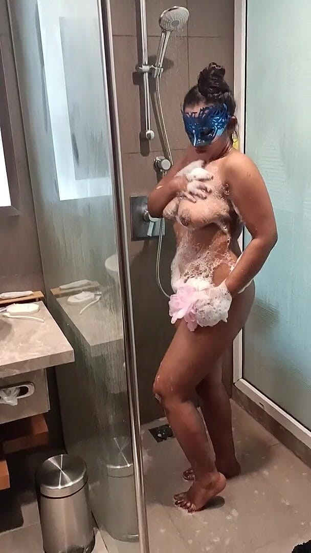 Spandana Shower Show (Spandana Sweety)