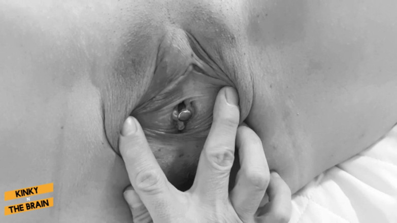 Kinky N the Brain: Une demi-sœur coquine se fait baiser et reçoit un énorme creampie