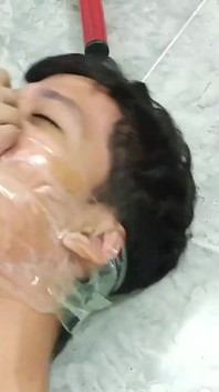 Zdrženlivá, kalhotky s roubíkem a potrestána pod páchnoucí nohama Maria!