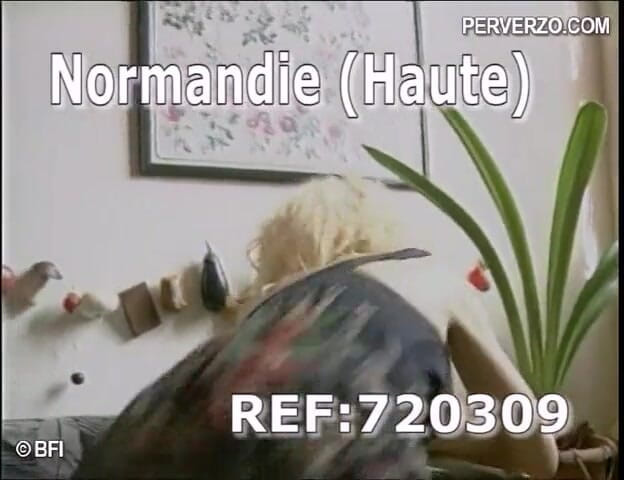 Amazing asses and pussies: Amateur females masturbating - DvD