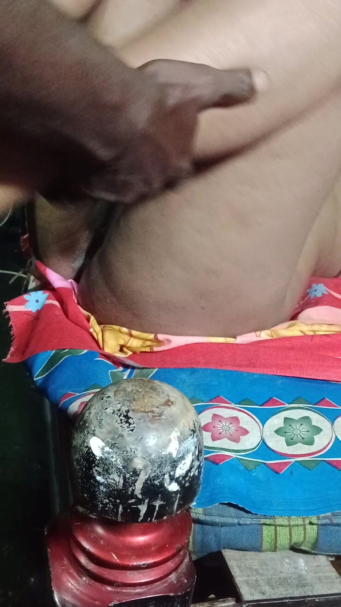 Desimombd: Bangladeşli karı koca köy evinde sikişiyor videosu