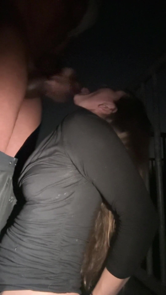 Jackrackemxxx: เดินป่ากลางคืน ดูดควยแบบน้ำลายยืด + เย็ดตูดกับเมียขาแดง