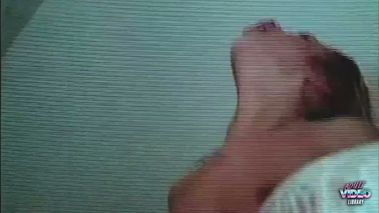Adult Video Library: Başka hiç olmadığı gibi elle muameleyle sikti ve sonra ağzına...