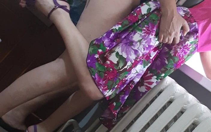Lesbian-illusion: Sleduji, jak moje přítelkyně šuká a pak mi moje přítelkyně pomáhá...