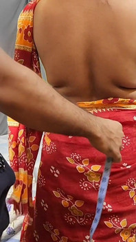 Un tailleur baise une MILF à gros nichons puis éjacule dans sa chatte
