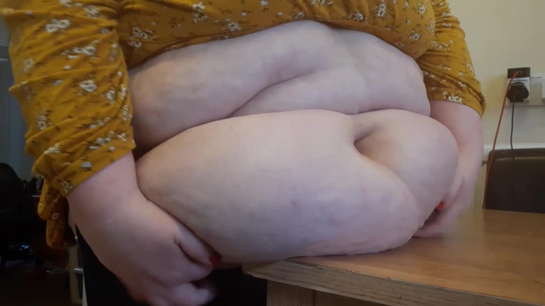 SSBBWLadyBrads: Belly lifts and table drops with slaps