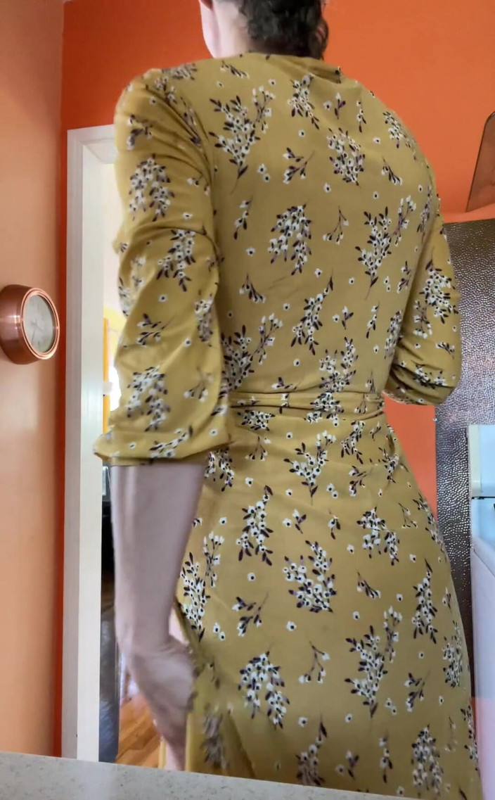 VibeWithMommy: Waaaarzonee을 좋아하는 달콤한 소년에게 지루하고 무시되는 새엄마