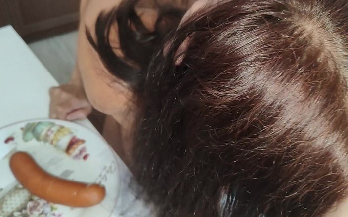 Tumanova Alina: Nourrir la mère de mon ami de ma bite et...