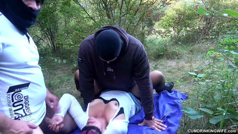 Cumdrinking Wife: Creampie Gangbang at the Cruising Area 2
