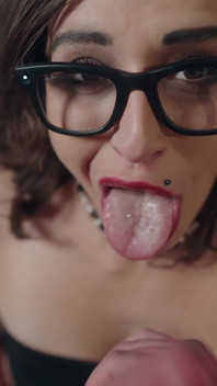 Fotto la moglie del mio migliore amico dopo che lei ha visto il mio porno
