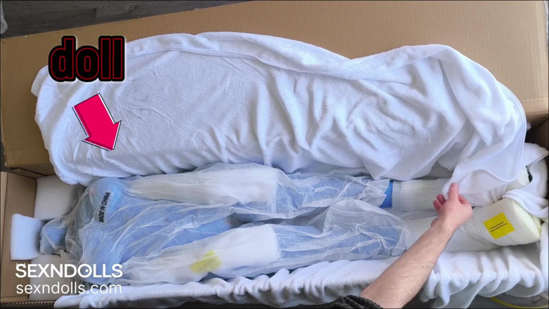 Sex 'n Dolls: Sex Doll Unboxing ASMR and Rubbing Tits