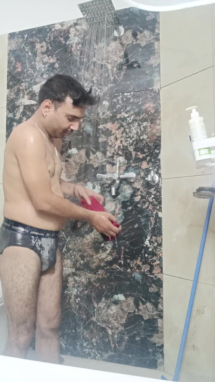 Rajasthani-old-lover: Indian desi Man sex și spectacol la duș și masterbation