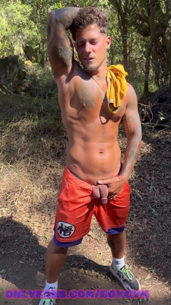 BoyGym: Hands Free Piss v lese, Im Naughty