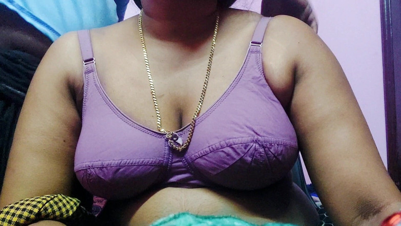 Desi Mohini: Indiana Mohini com entregador