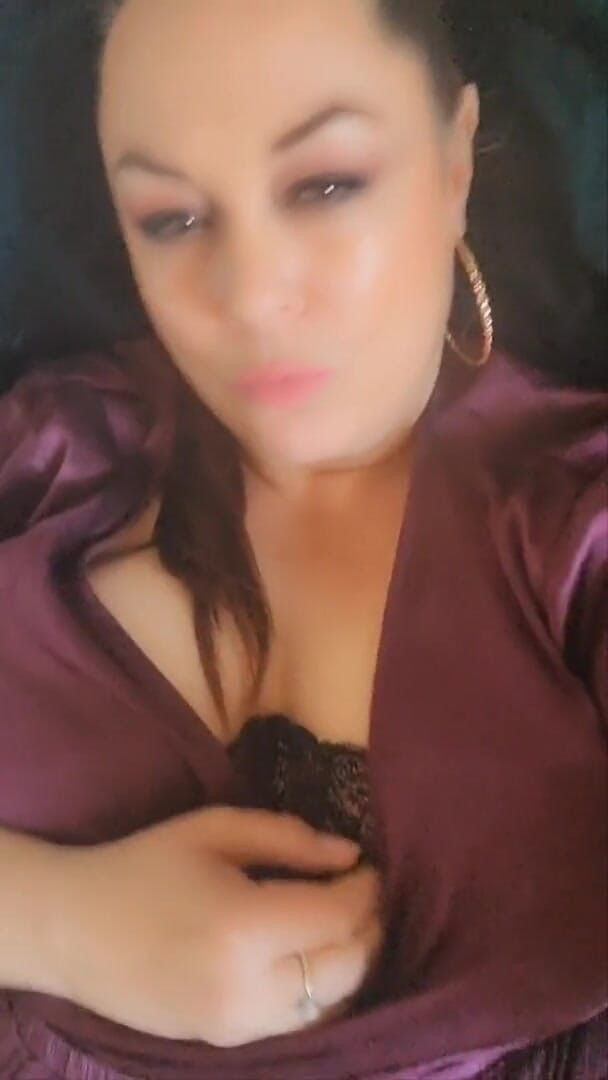 Bellacarina94: Futaiul pizdei cu un vibrator mă face să ejaculez atât...