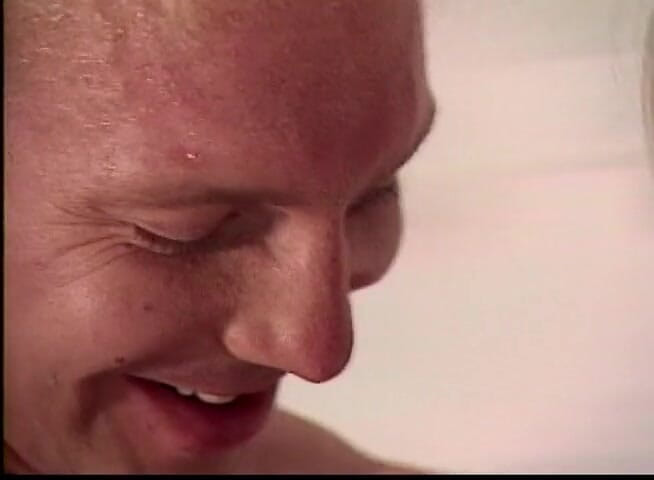 Happy Ending: Její bobr pořádně buší v koupelně