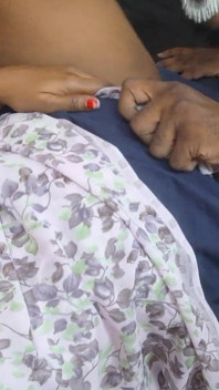 Tamil getrouwde vrouw verleidt kleermaker en neukt hem