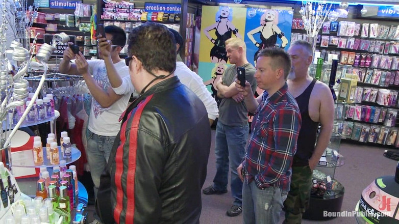 Bound in public: Uomini arrapati si arrapati abbattono un trambusto cazzo in un...