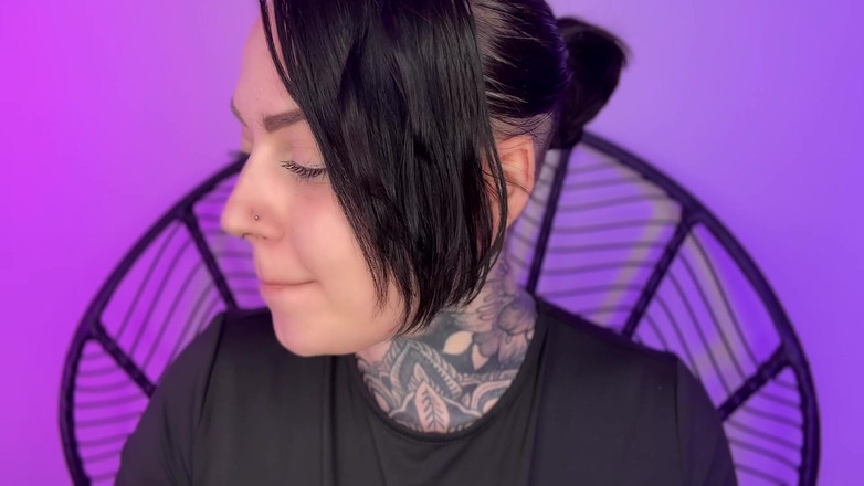 Miss Valentina: Pemujaan lipgloss