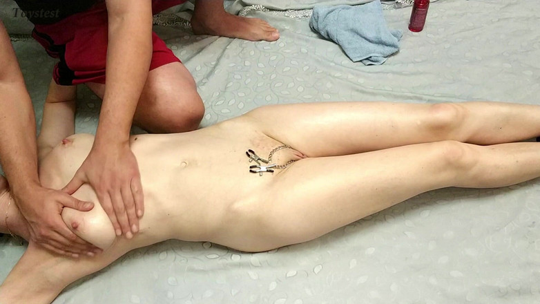 Toystest: 继妹要求按摩。没想到我们会走这么远