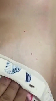 Eu gravei Soraya Culona na cama acariciando seus peitões e com seus shorts apertados em sua buceta grande