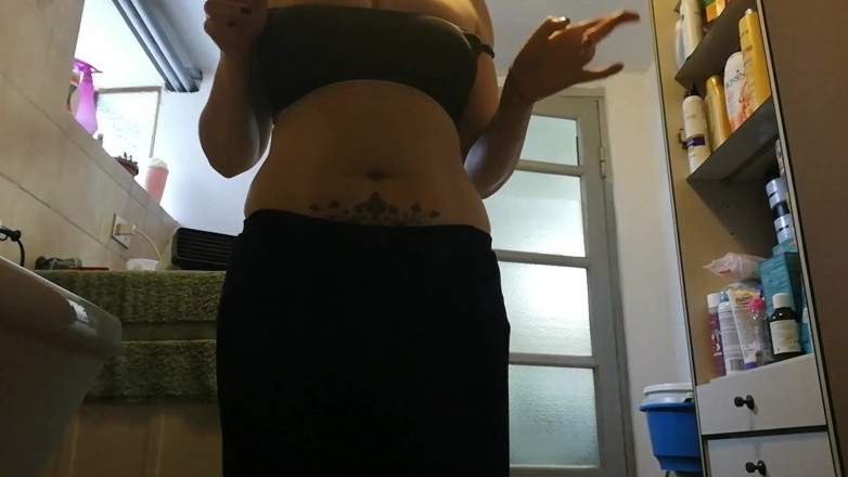 Nicoletta Embassi: Taboo roleplay in the bathroom with stepmom