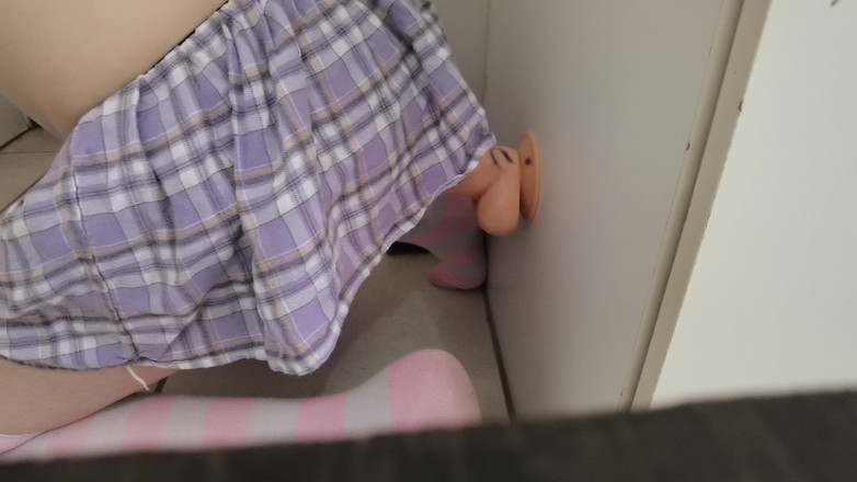 Kinky Princess: Esercitarsi a cavalcare un cazzo con un dildo