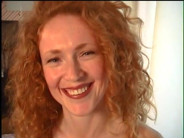 Old Good Porn: Verspielte rothaarige gibt sinnlichen blowjob