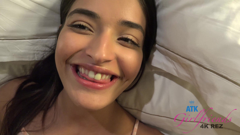 ATK Fans (Girlfriends): Emily quiere polla en su culo