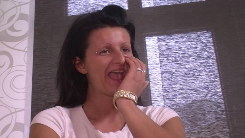 Busty German Sluts: Ze is een rondborstige Duitse milf die hier is om...