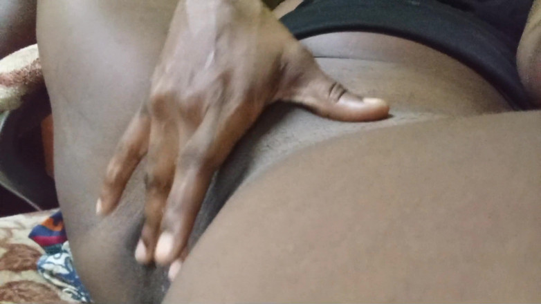 Super sexy ebony cuties: Esfregando dedilhado minha buceta preta rosa gemendo orgasmos