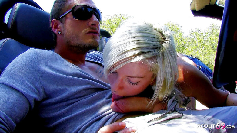 Full porn collection: 낯선 사람과의 첫 데이트에서 cabrio에서 따먹히는 섹시한 금발 십대